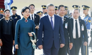 Thailand welcomes General Secretary, President To Lam with 21-gun salute at airport