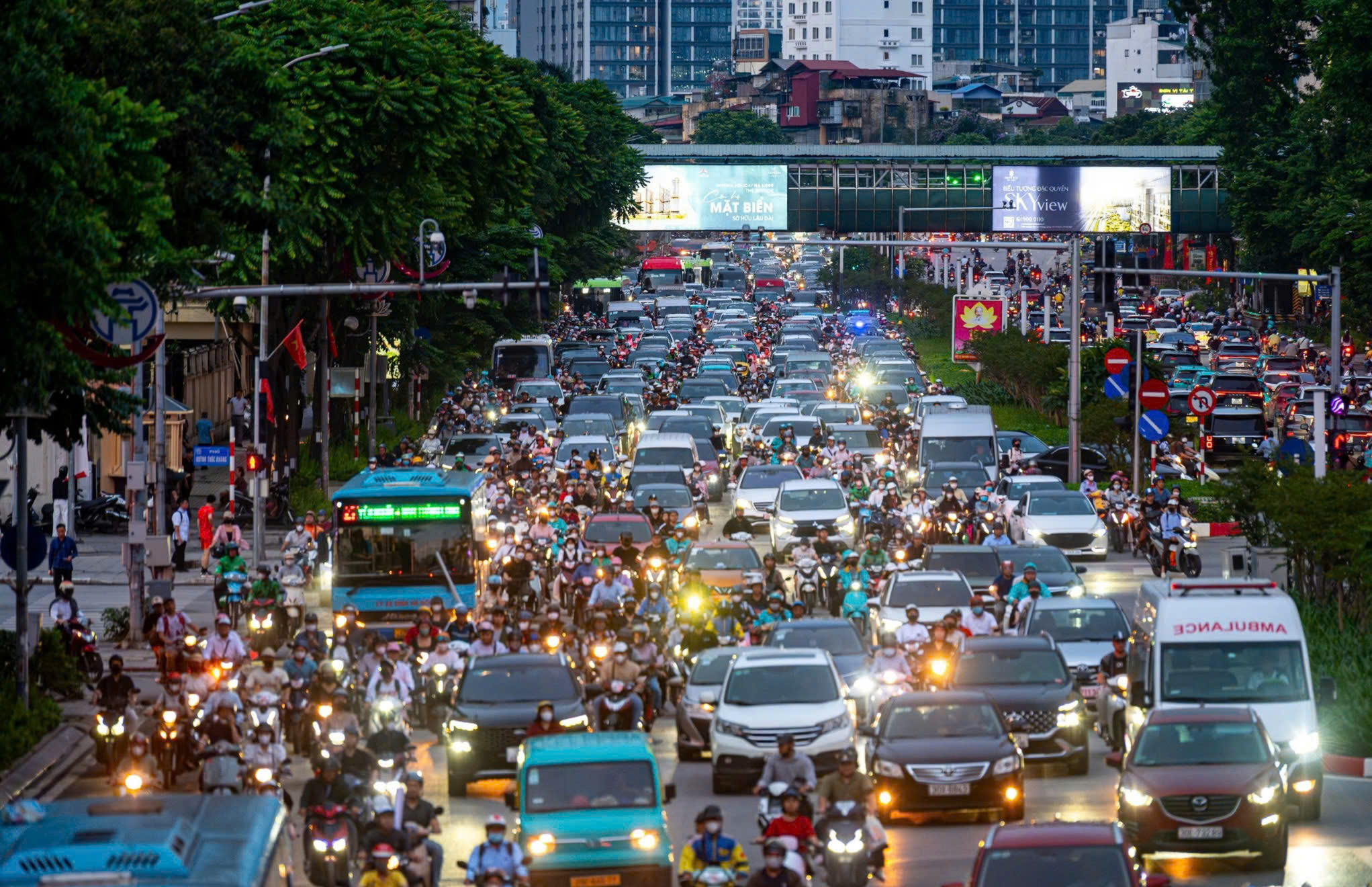 Hanoi plans to charge vehicles entering ring road one from 2028