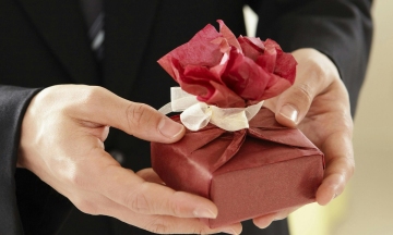8 taboo gifts for Japanese bosses