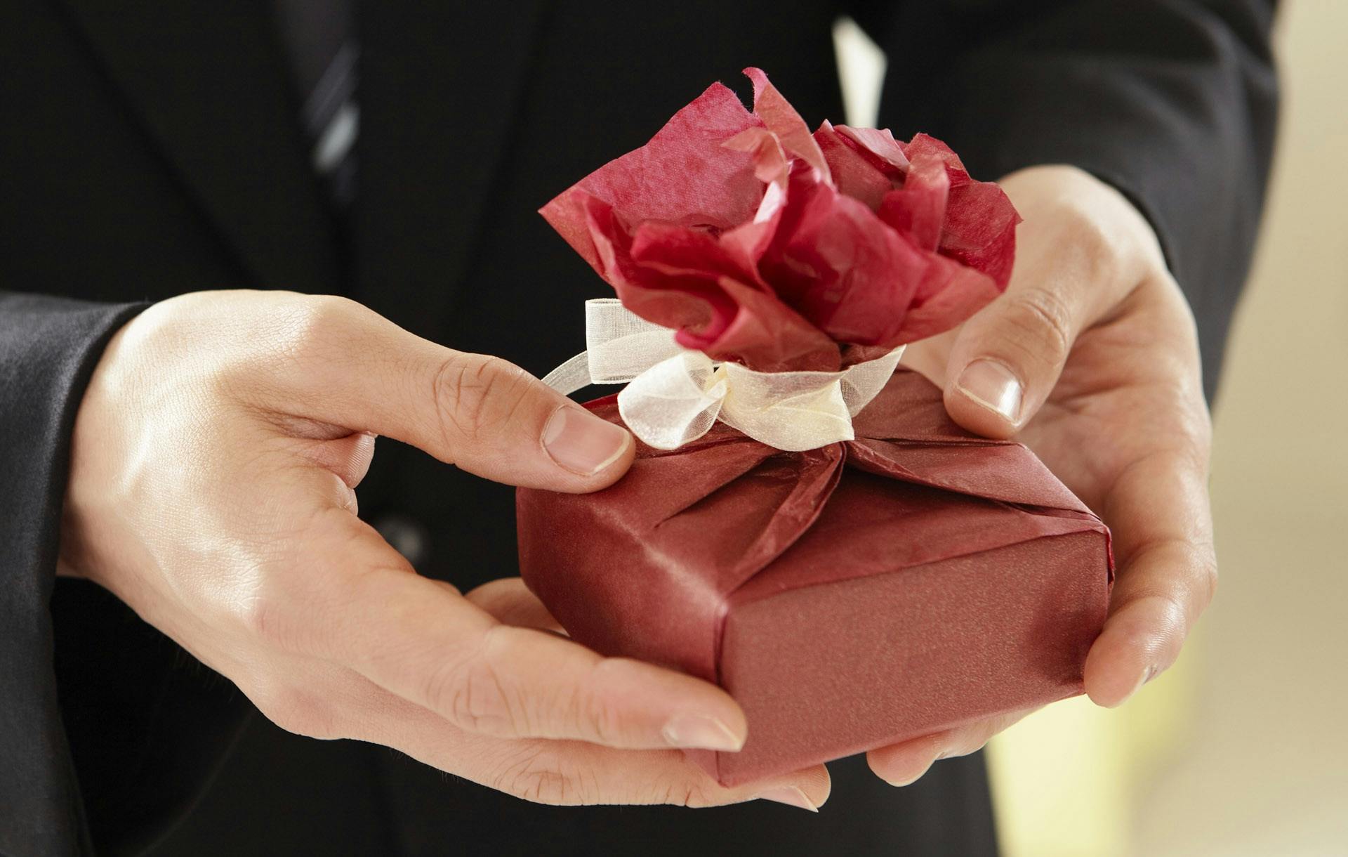 8 taboo gifts for Japanese bosses