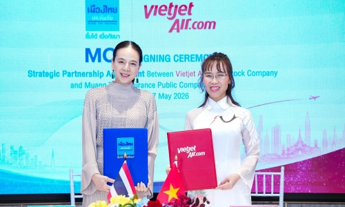 Vietjet signs partnership with Madam Pang's insurance group