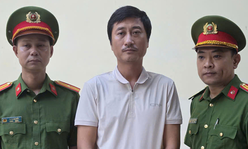 Director of Song Long debt trading company arrested
