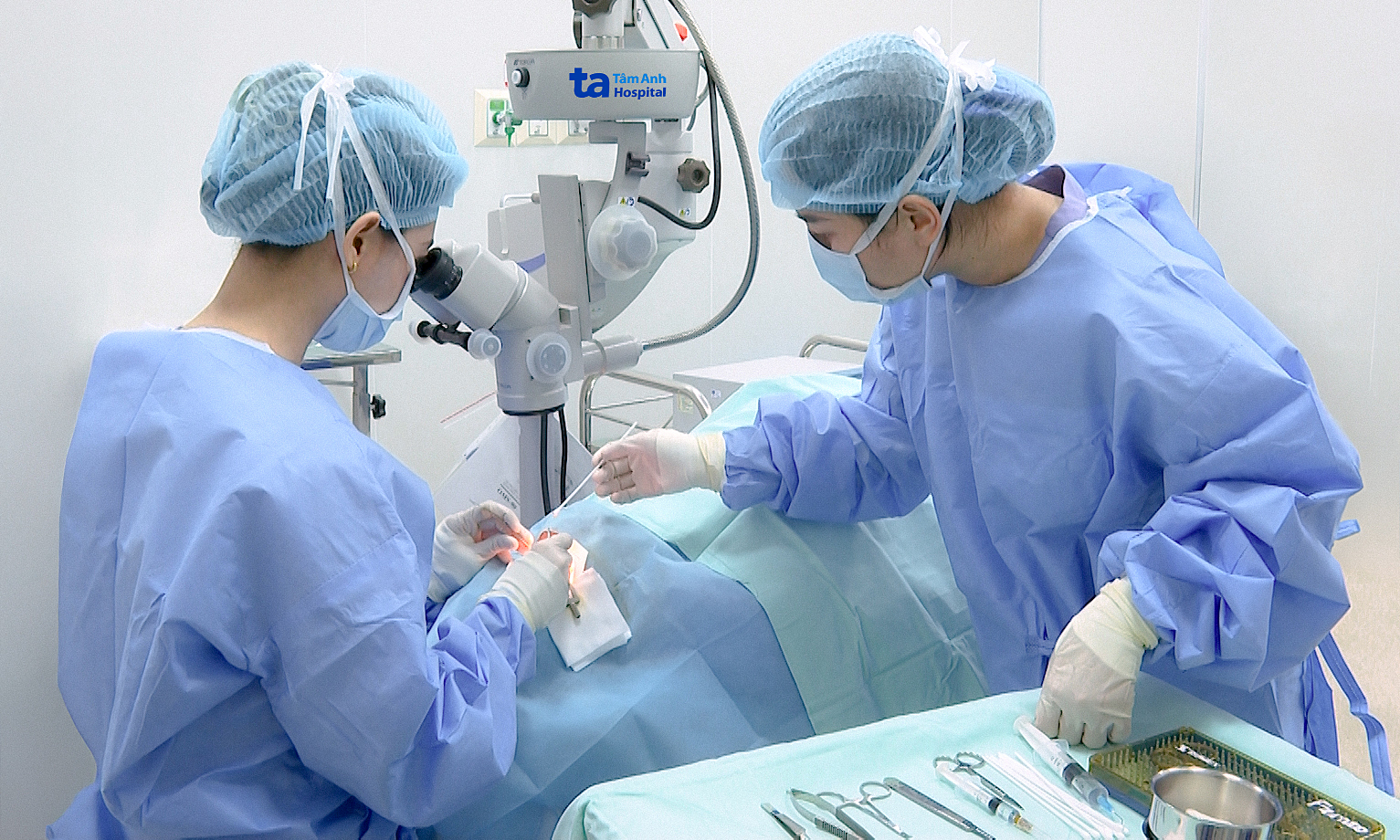 Man's cornea invaded by pterygium