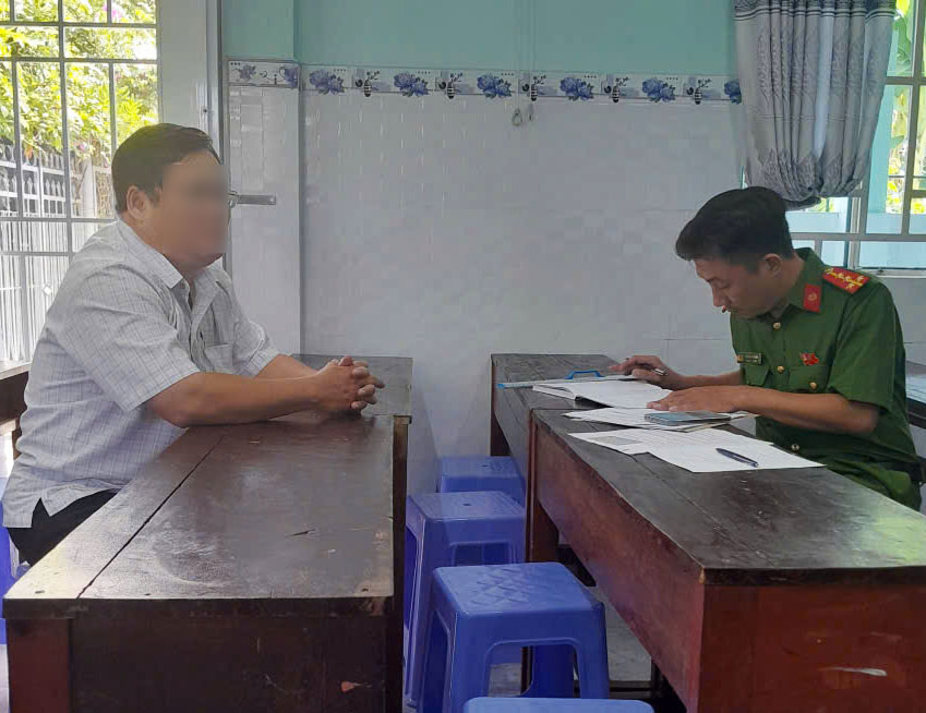 Teacher who beat male student causing bruises fined 7 million VND