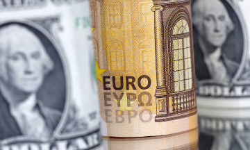 Wealthy families reduce holdings of USD-denominated assets