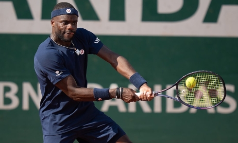 Tiafoe searches for lost racket at Roland Garros