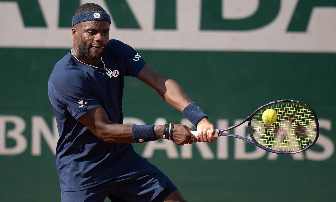 Tiafoe searches for lost racket at Roland Garros