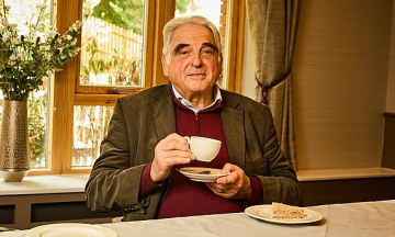 A director's 9-year vow: living in a nursing home with his wife