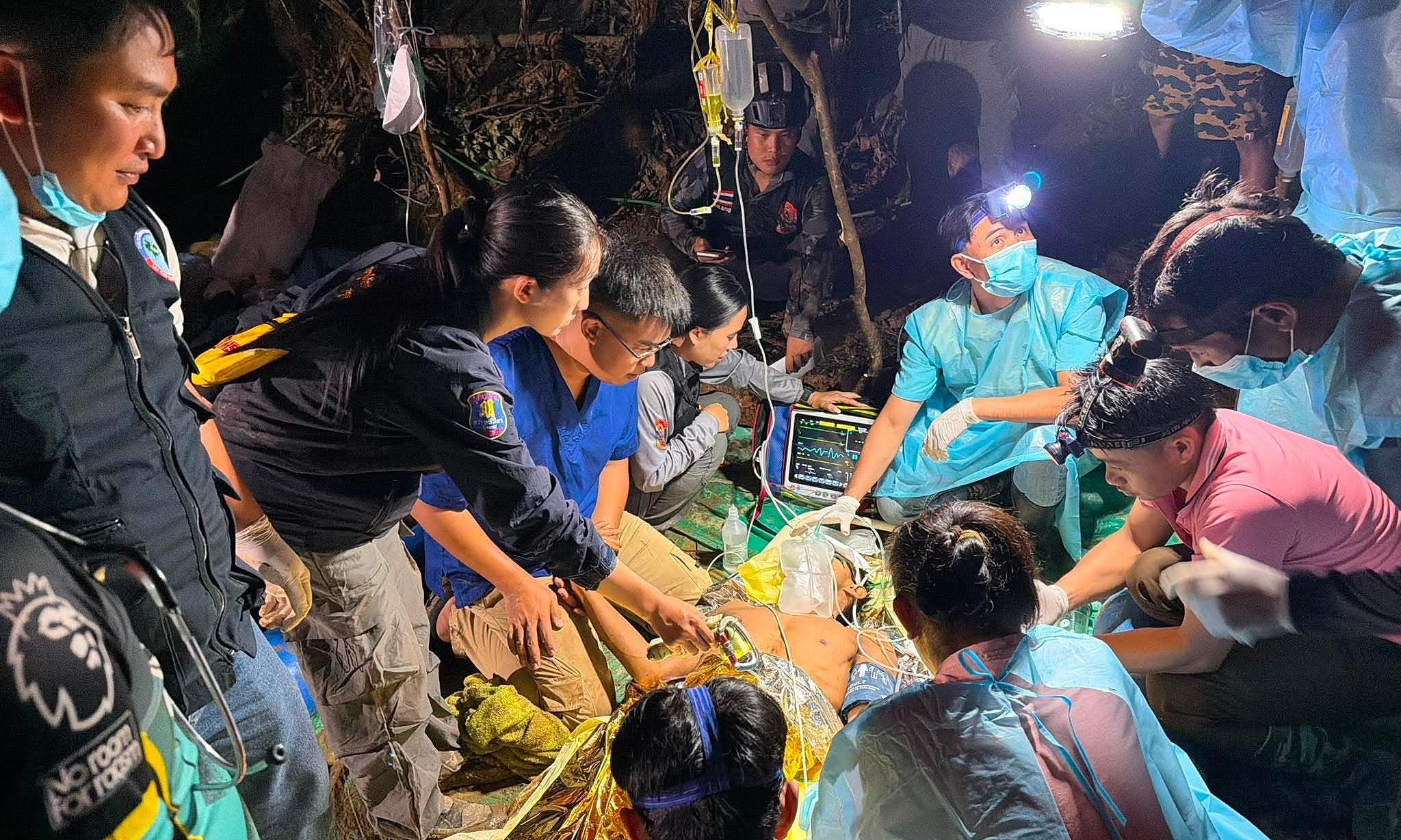 Divers successfully rescue one person trapped in Laos cave