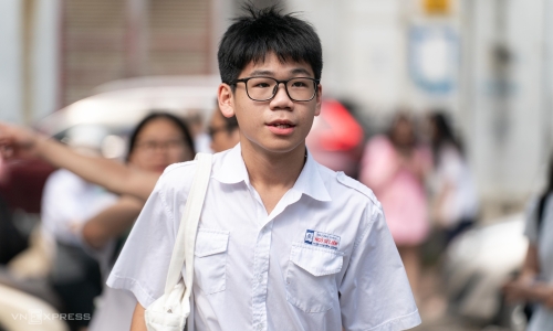 Over 124,000 candidates compete for 10th grade public school spots