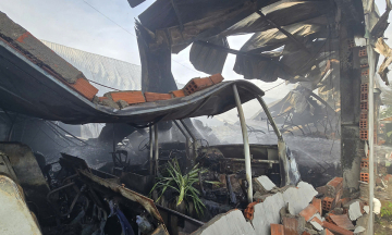 Large fire at tourist electric vehicle warehouse in Quy Nhon