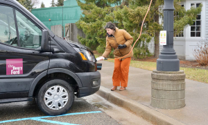 Utilizing streetlights as electric vehicle charging stations
