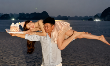 Hoa Minzy and fiance celebrate birthdays at sea
