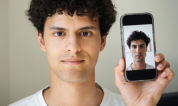 Plastic surgeons powerless against 'AI face' craze