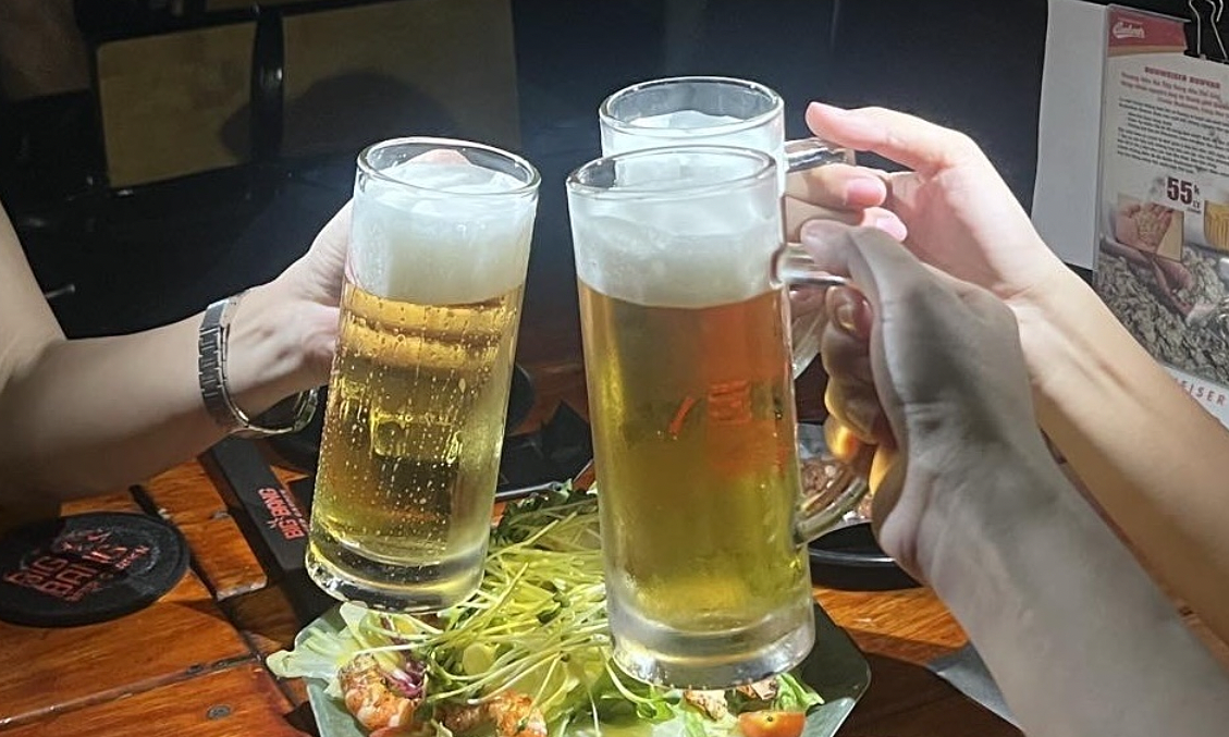 five mistakes when drinking beer that easily lead to weight gain