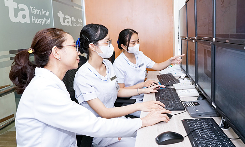 Who can receive lung cancer radiotherapy?