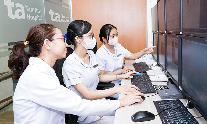 Who can receive lung cancer radiotherapy?