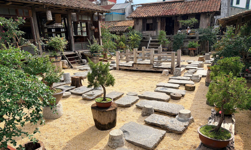 Cafe decorated with ancient stone items