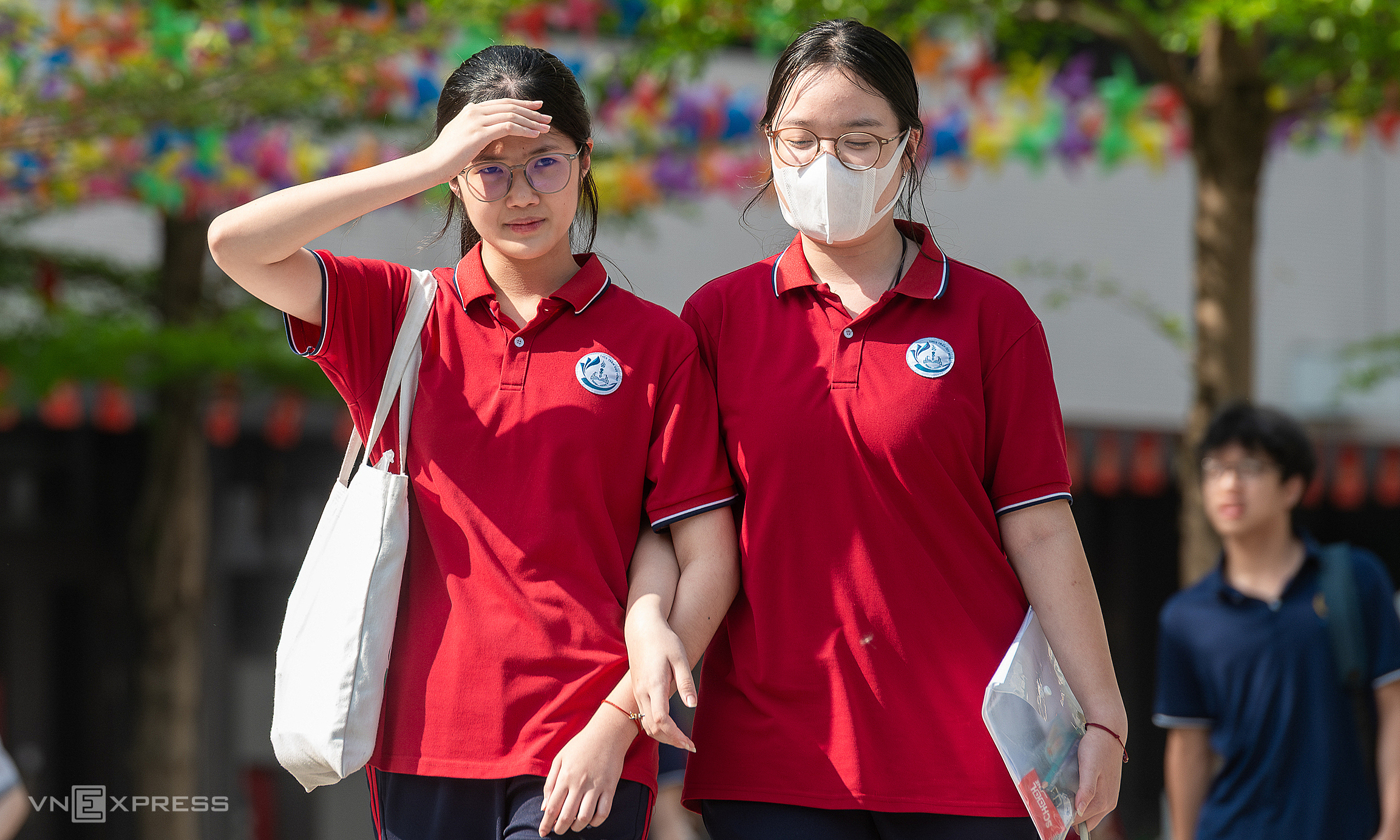 Solutions for the 10th-grade math exam in Hanoi