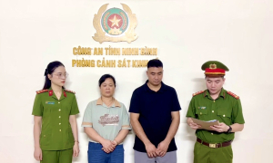 Two individuals charged with using borax in banh duc production
