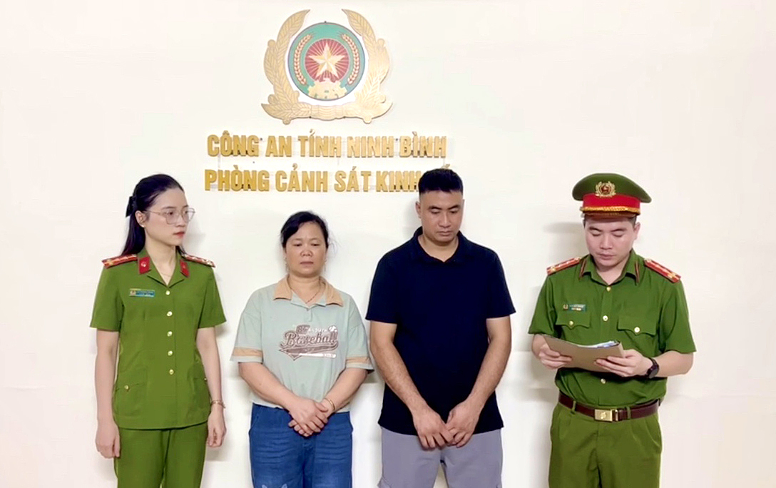 Two individuals charged with using borax in banh duc production