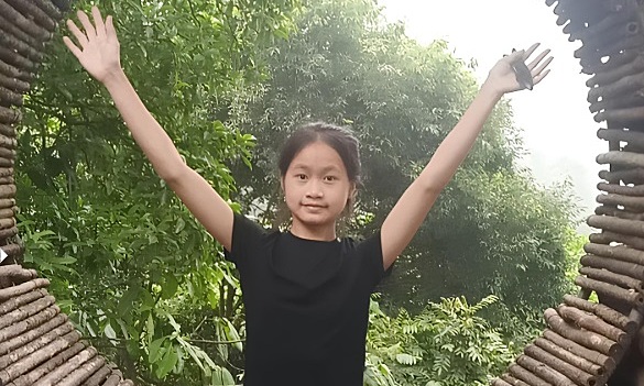 The 14-year-old girl's summer with cancer