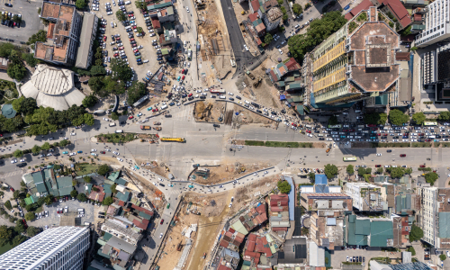 Prolonged congestion at Nguyen Chi Thanh - La Thanh intersection