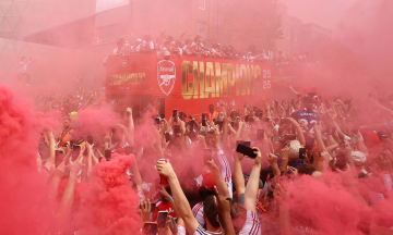 Over 1.5 million people parade to celebrate Arsenal's Premier League championship