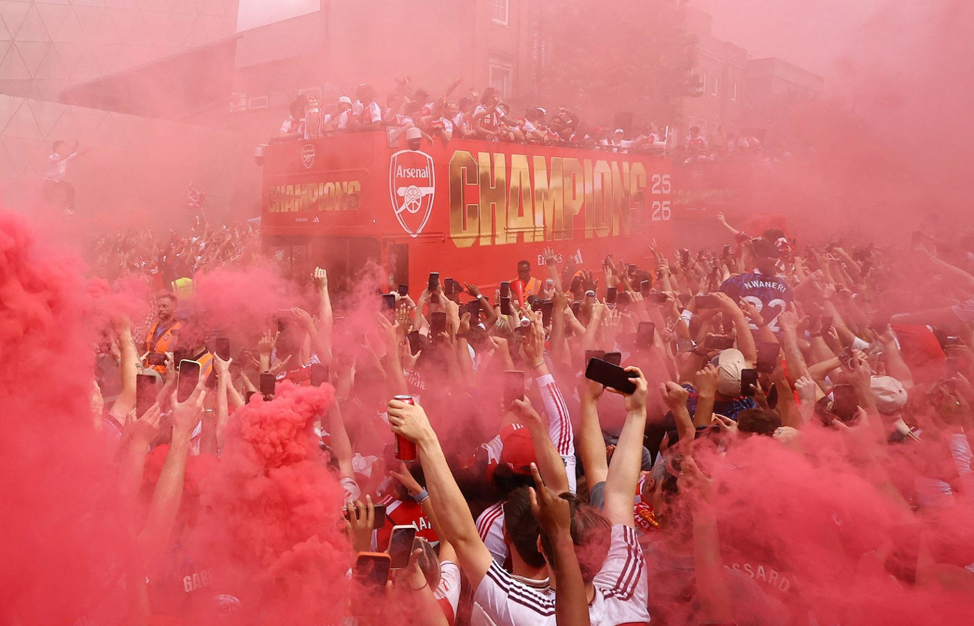 Over 1.5 million people parade to celebrate Arsenal's Premier League championship