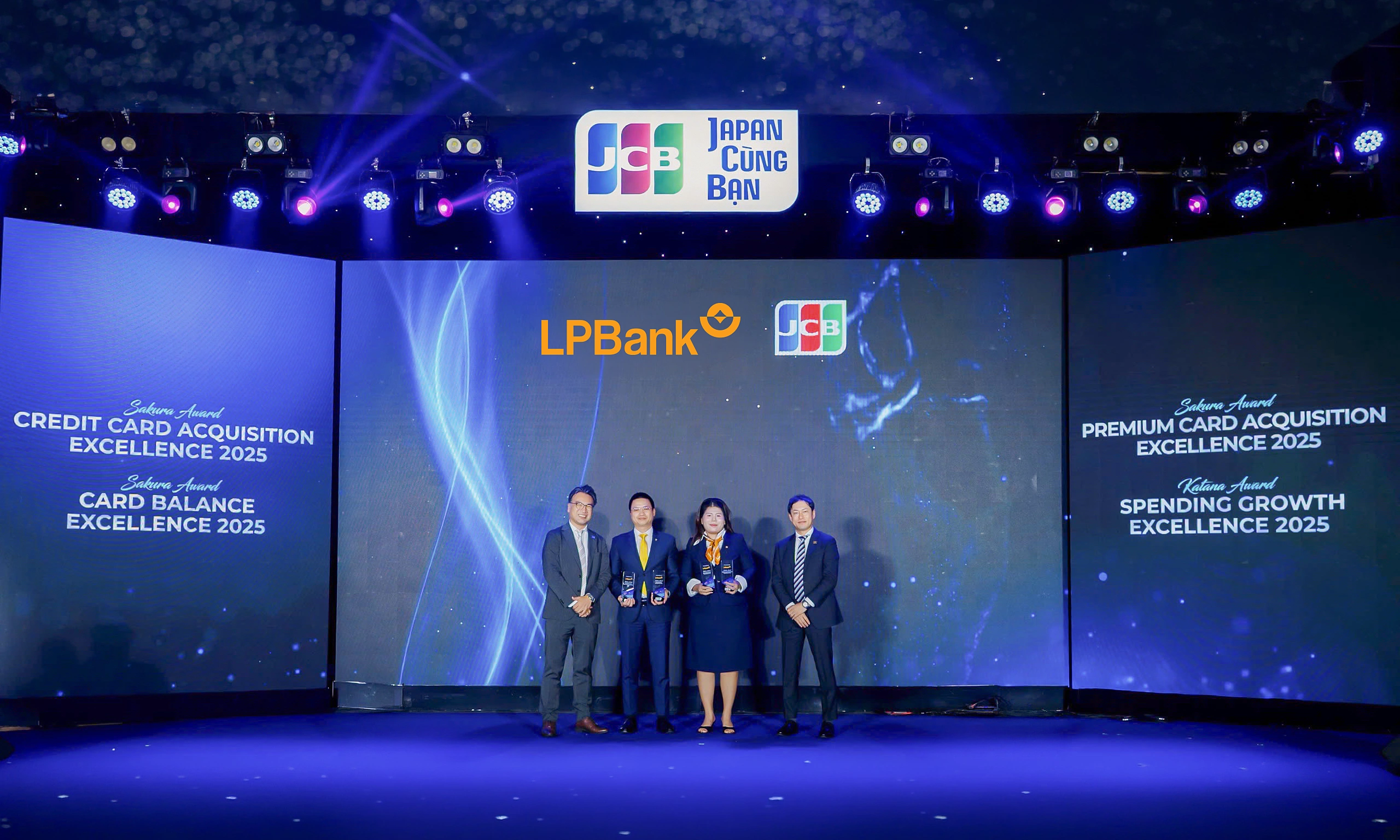 LPBank receives four card awards from JCB