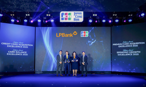 LPBank receives four card awards from JCB