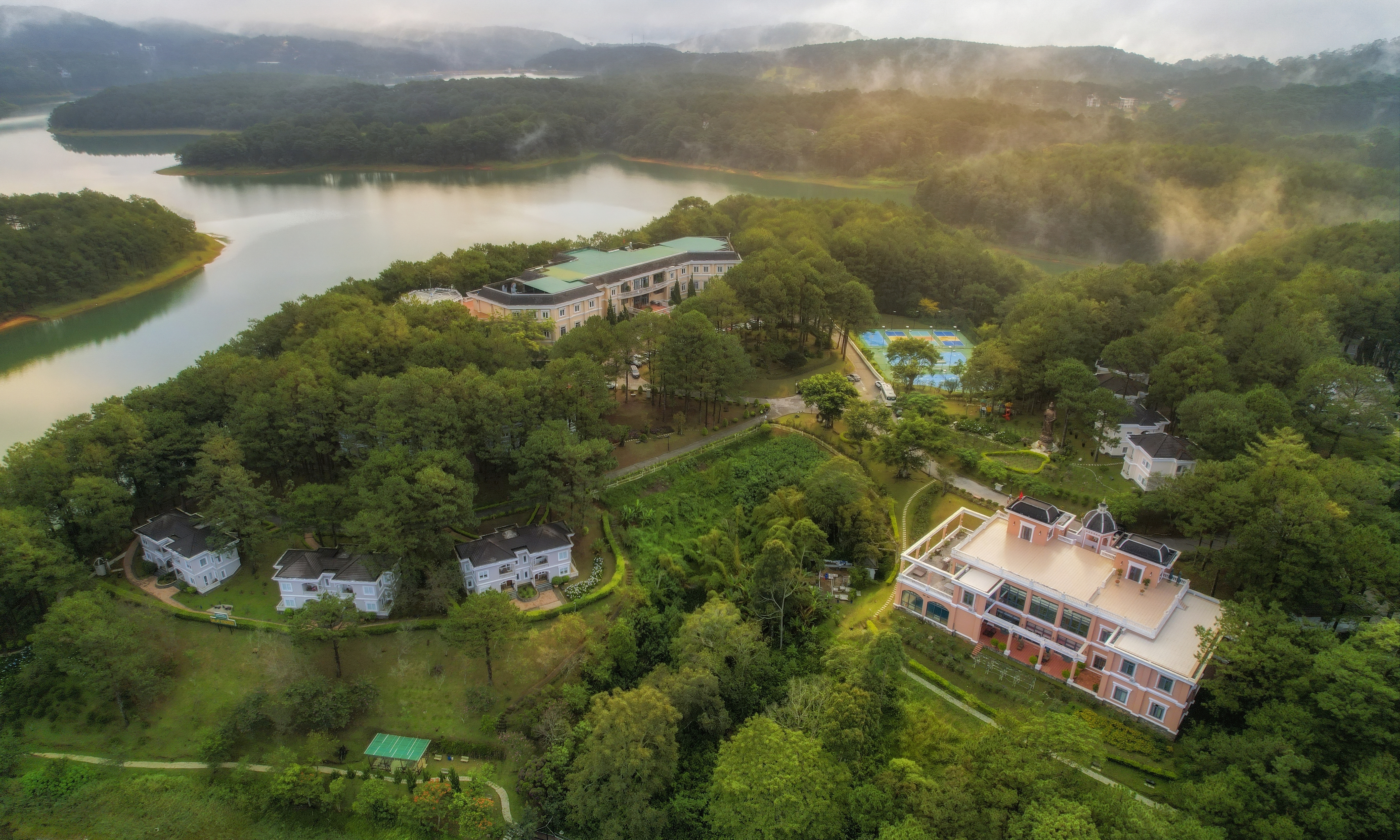 Dalat Edensee - a hidden resort by Tuyen Lam Lake
