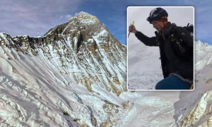 US athlete breaks Everest climbing record