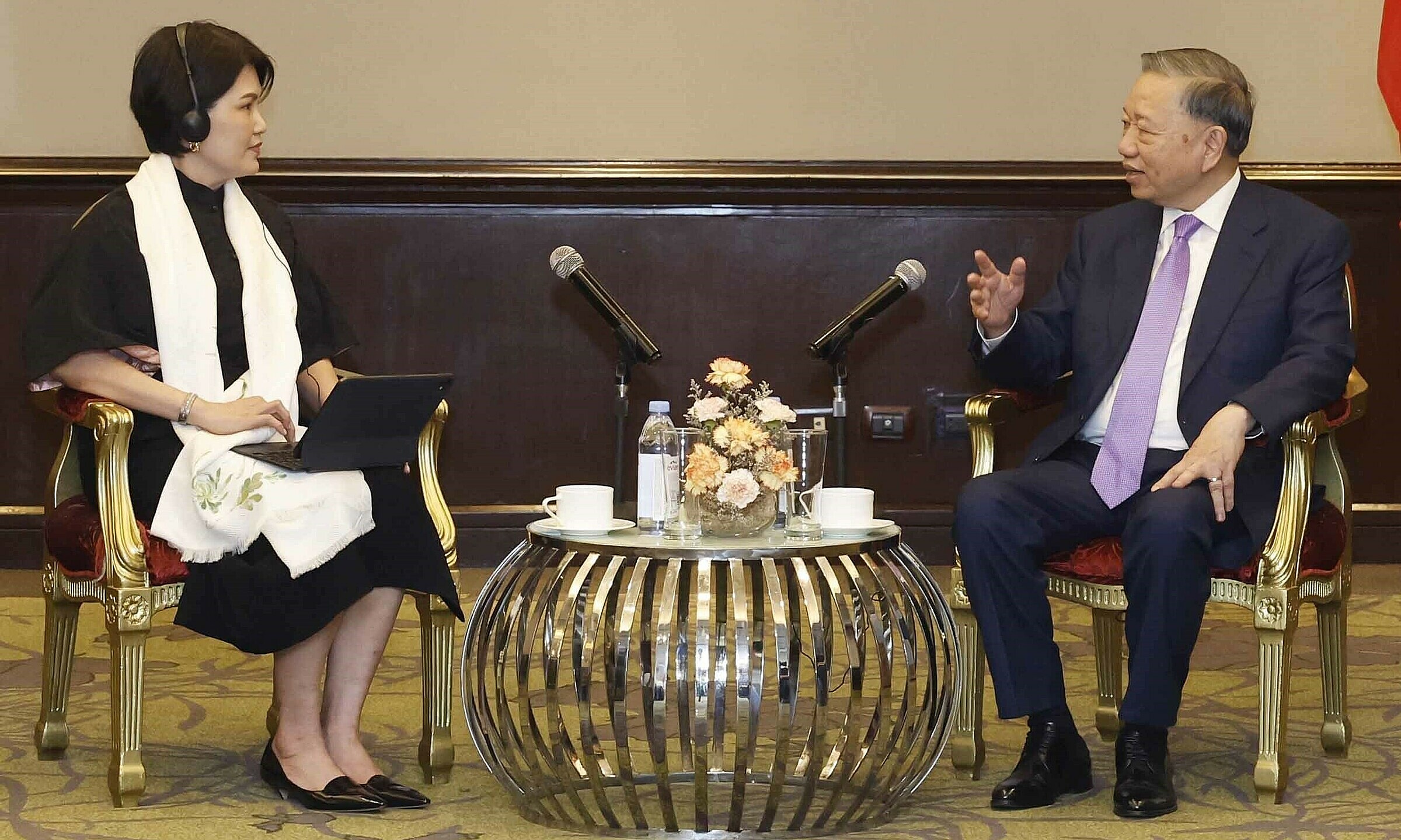 Encouraging Grab to invest in smart cities and public transport in Vietnam