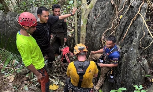 'Response tapping' heard 70 meters underground in Laos cave