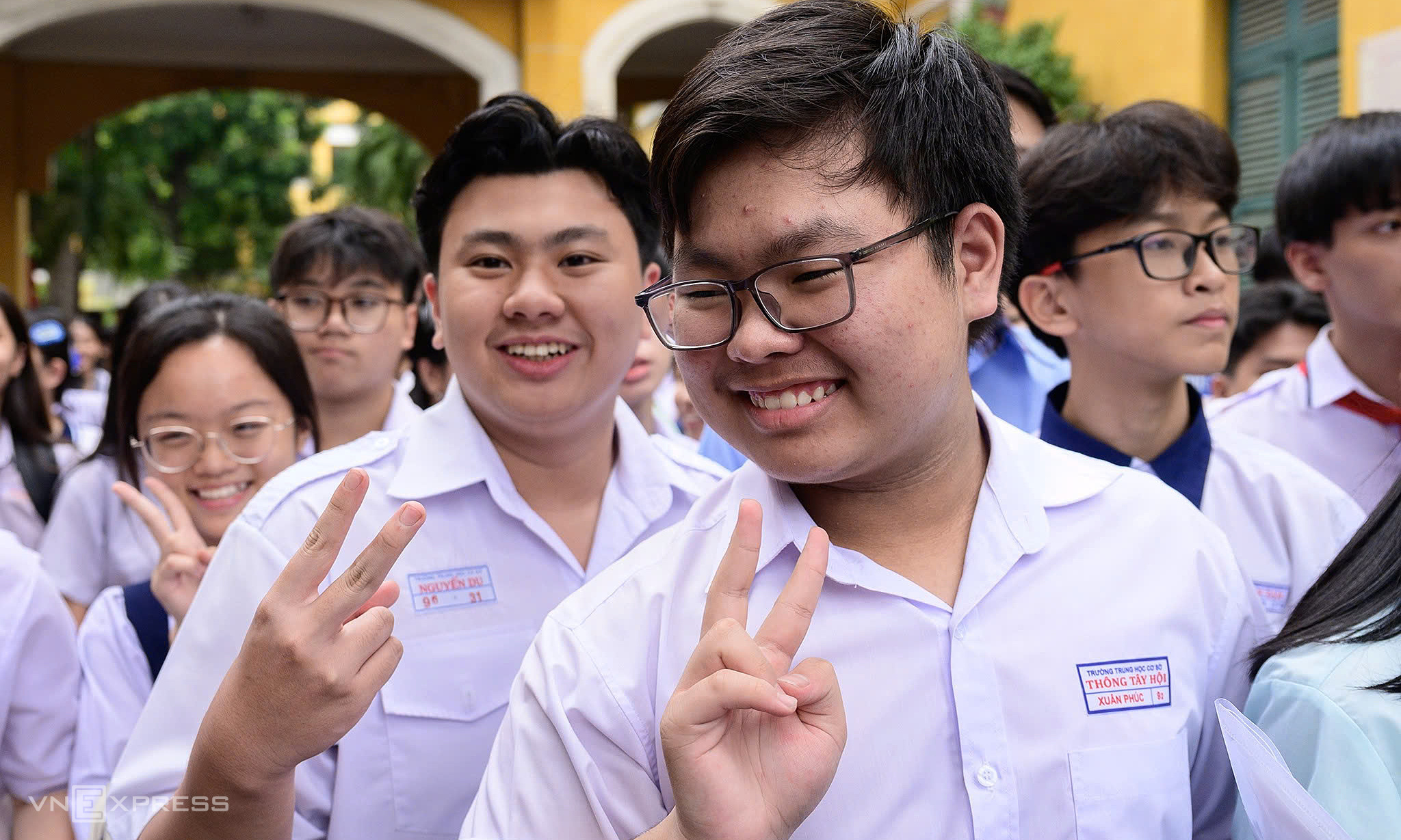 Students rejoice over 'too easy' Ho Chi Minh City 10th-grade English exam