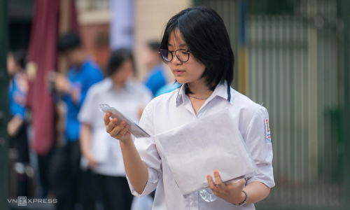 Hanoi announces 10th-grade exam answer keys