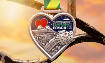 VnExpress Marathon features first-ever heart-shaped medal