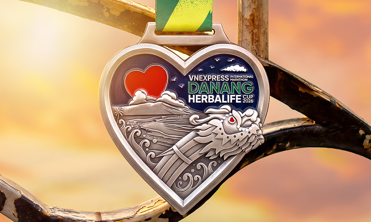 VnExpress Marathon features first-ever heart-shaped medal