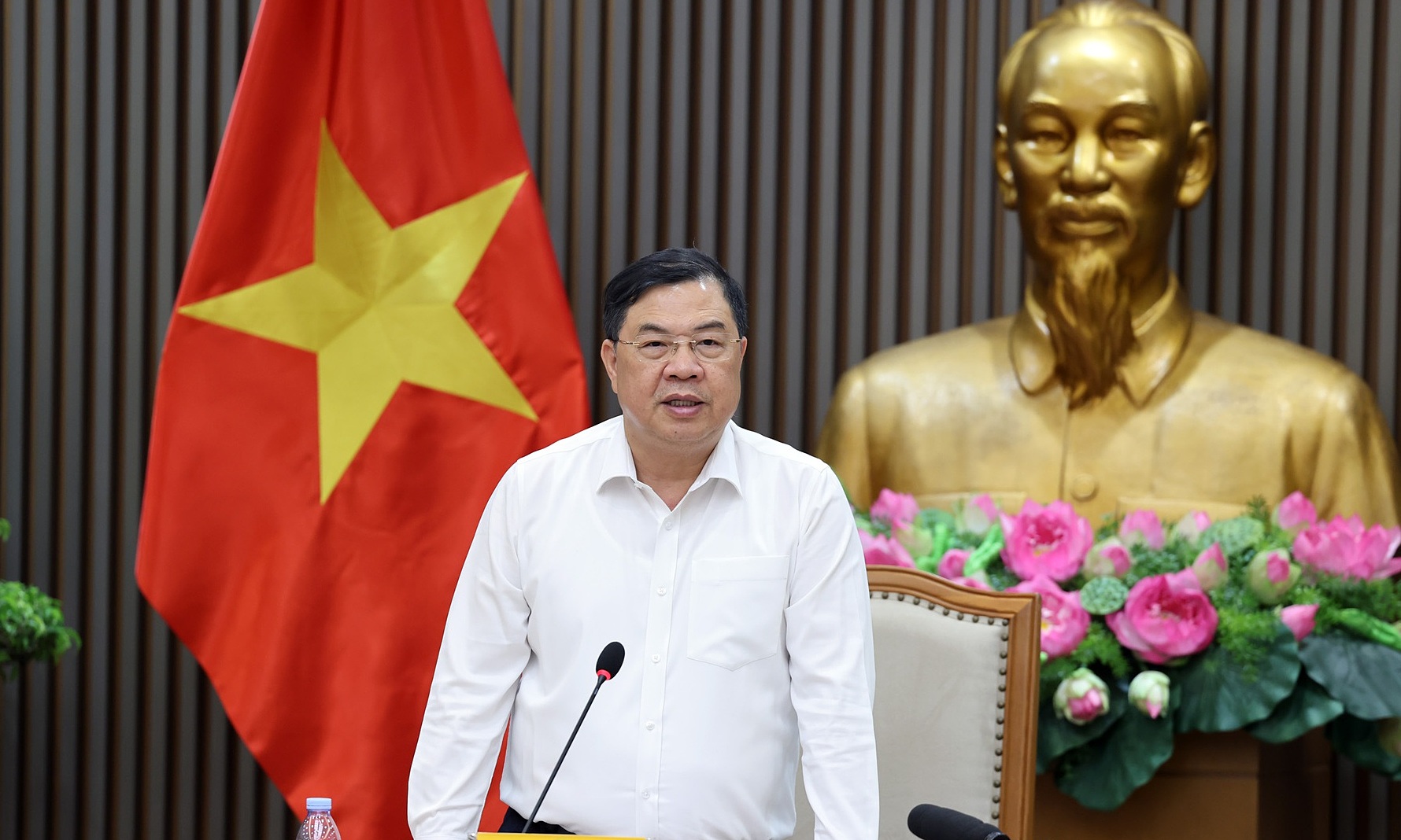 Deputy Prime Minister calls for consumer protection during E10 transition
