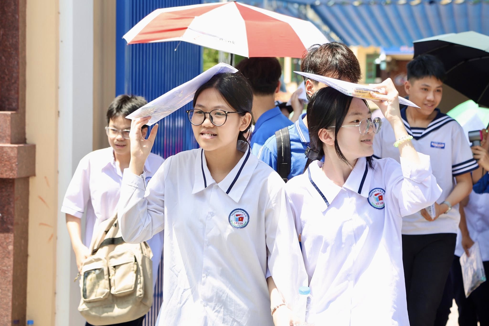 Specialized mathematics exam paper and answers for 10th grade entrance in Hai Phong