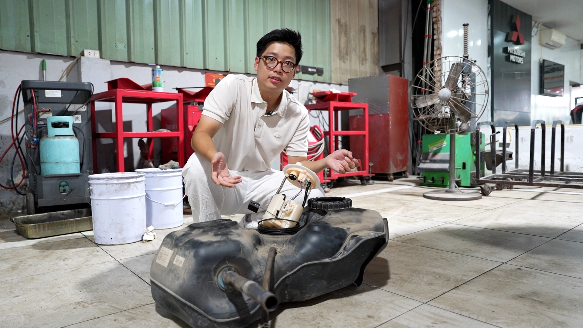 Car teardown: are automobile materials easily affected by E10 gasoline?
