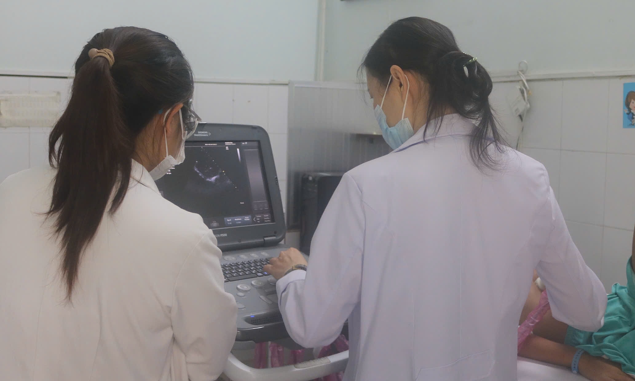Doctors retrieve unexpected bamboo toothpick from boy's heart