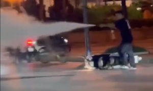 Young man uses fire extinguisher to rescue woman stabbed on street