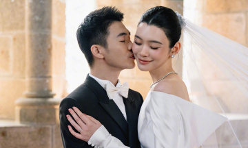 Billionaire's daughter-in-law's pure wedding gown