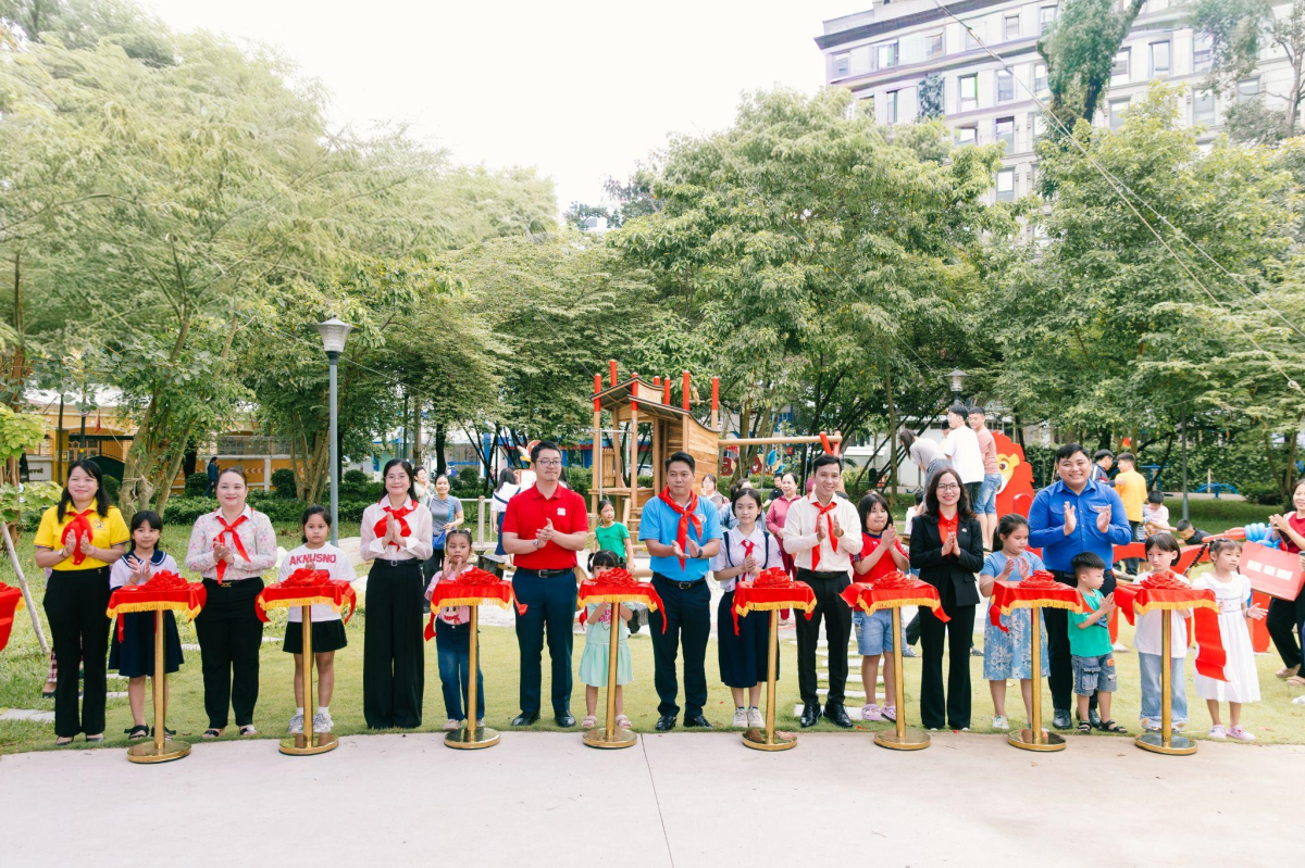 Generali inaugurates children's playgrounds in Ho Chi Minh City, Hai Phong