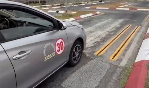 Traffic police warn students not to use 'tricks' in practical driving tests