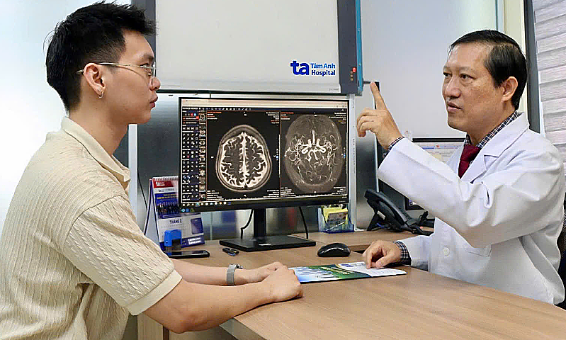 Is lip numbness a sign of stroke?