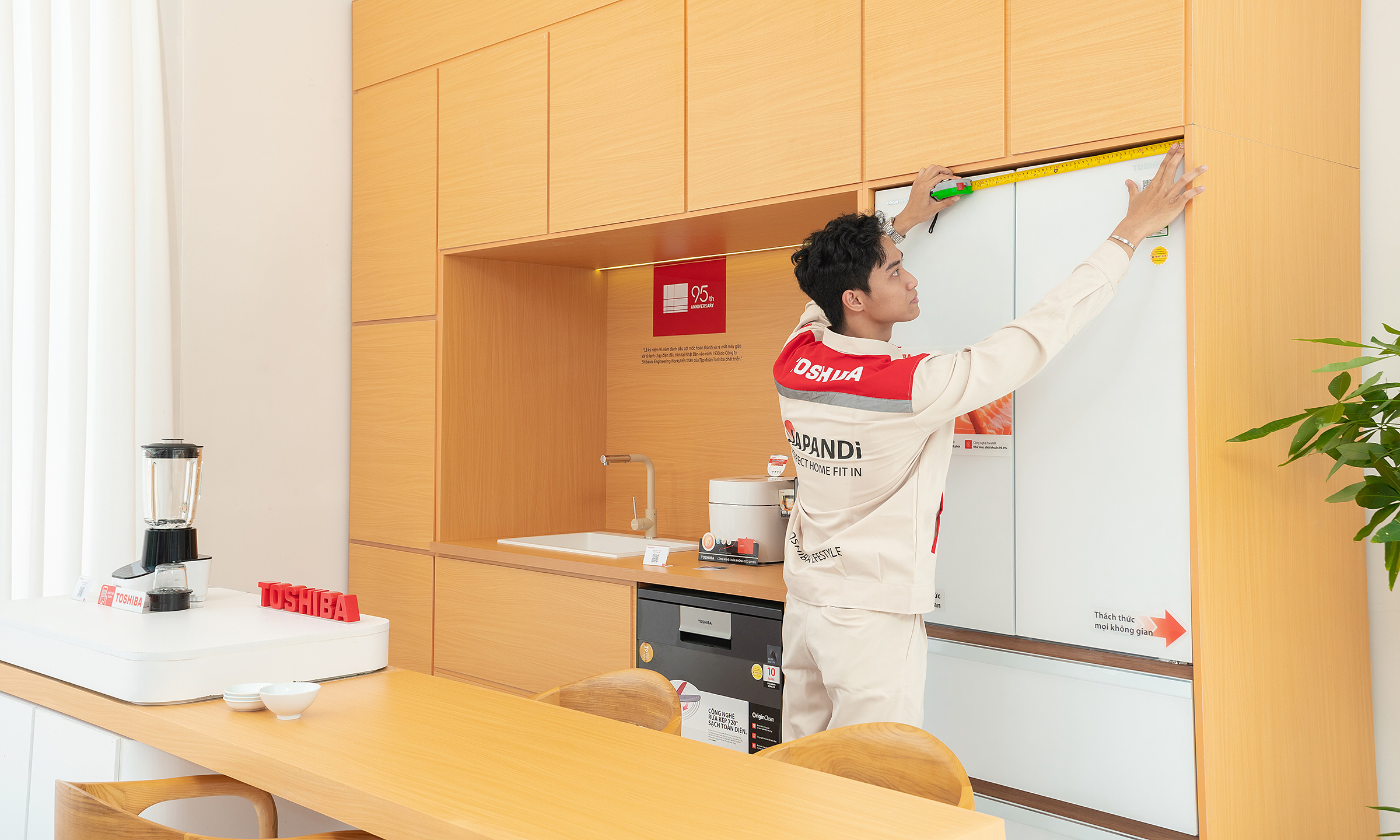 Toshiba's built-in refrigerator achieves 600 mm depth standard