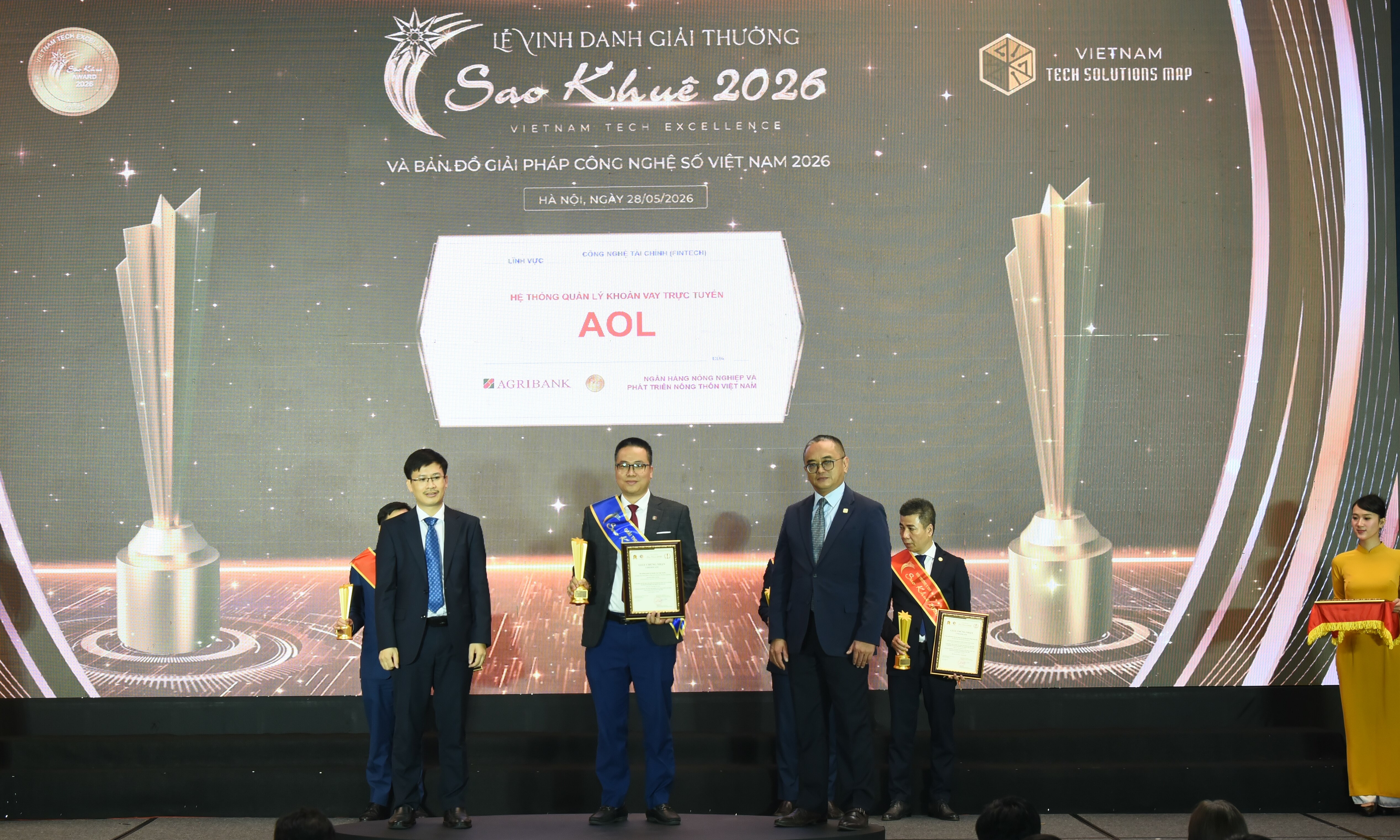 Agribank receives two Sao Khue awards for digitalization solutions